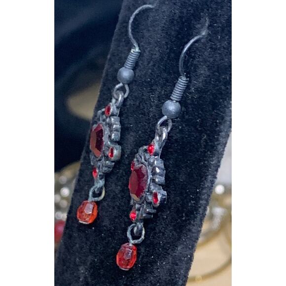 90s Victorian Gothic style Maltese cross like red dangle earrings - Picture 4 of 6